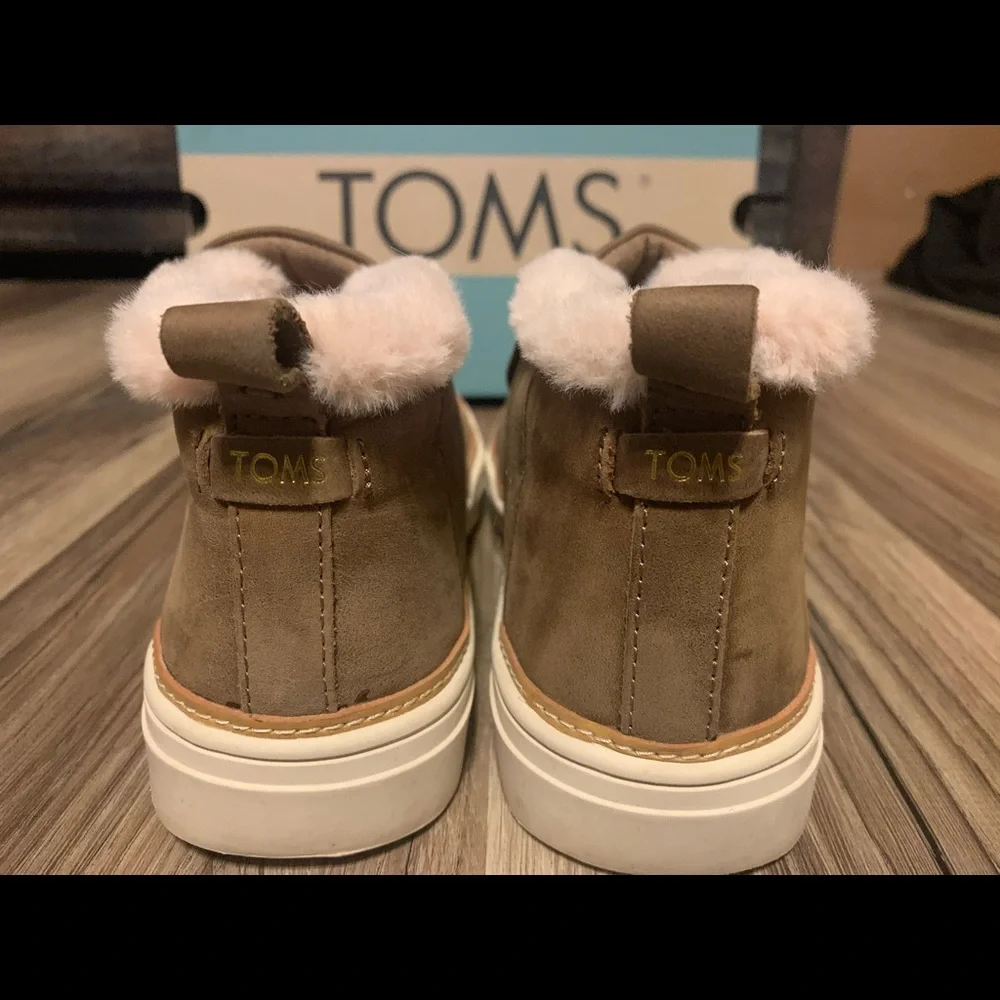 •TOMS• - Picture 4 of 7